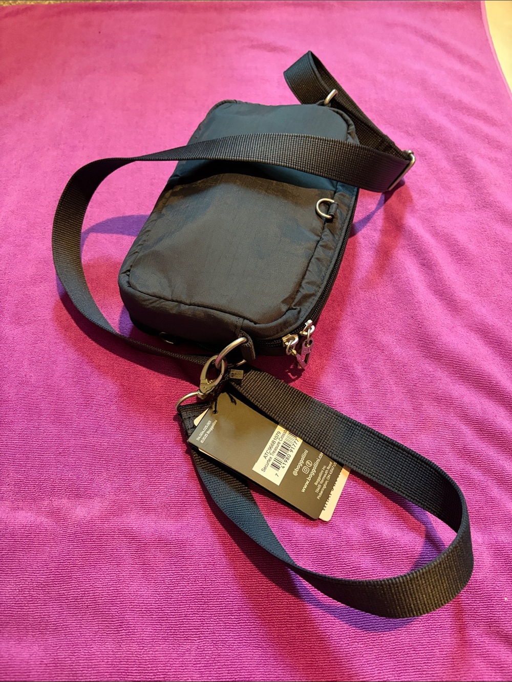 NWT 💙Baggallini SECURITEX TREASURE Crossbody Bag with Dual Front Pockets in Navy - Picture 8 of 8